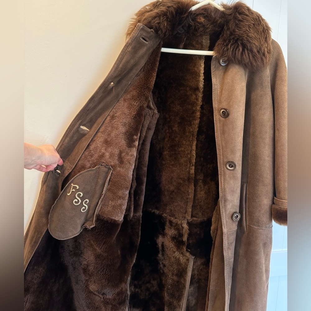 Vintage Brown Suede Coat with Fur Trim - Picture 10 of 10